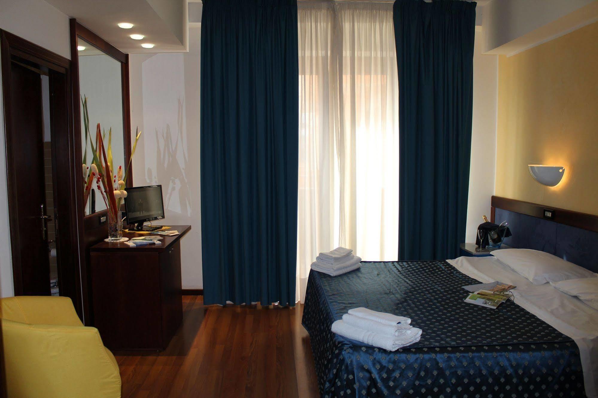 Hotel De La Ville & Centro Congressi Benevento Dış mekan fotoğraf
